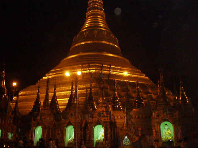 http://ilma.orgfree.com/kohkk5/myanmar/P1010047.JPG (75937 bytes)